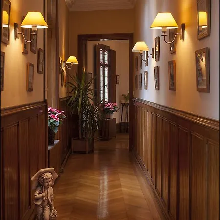Château De La Rivière Bed & Breakfast *