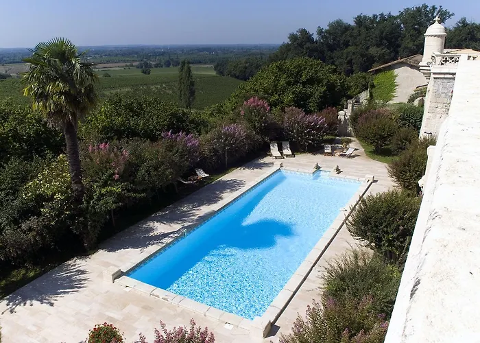 Chateau De La Riviere * La Riviere (Gironde)